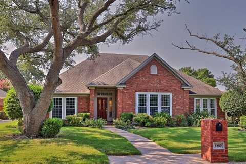6809 Savannah Lane, Fort Worth, TX 76132