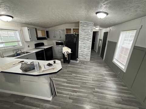 8 Bradley Lane, West Branch, IA 52358