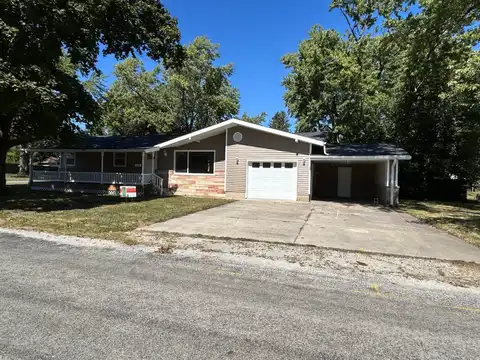 322 W Raymond St, Sullivan, IL 61951
