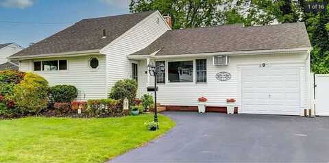 4 THOMAS DR, NORTH BABYLON, NY 11703