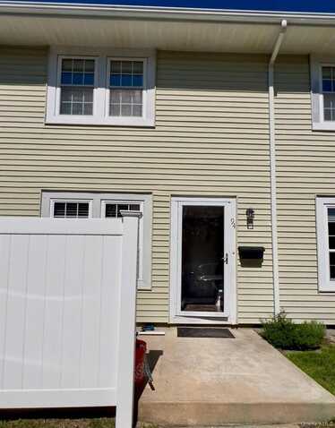 94 Whalers Cove, Babylon, NY 11702