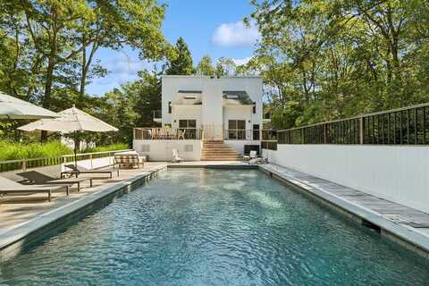 28 Ridge Road, Wainscott, NY 11975