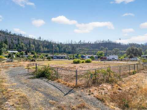 328 Indian Meadows Dr, Happy Camp, CA 96039