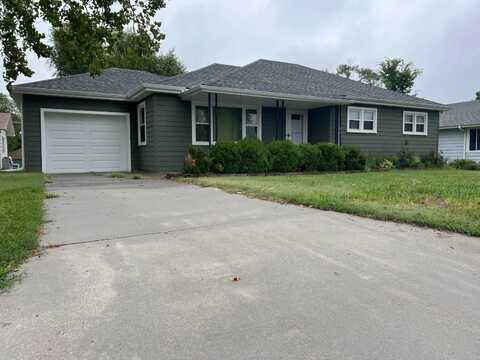 722 N Washington St, Beloit, KS 67420
