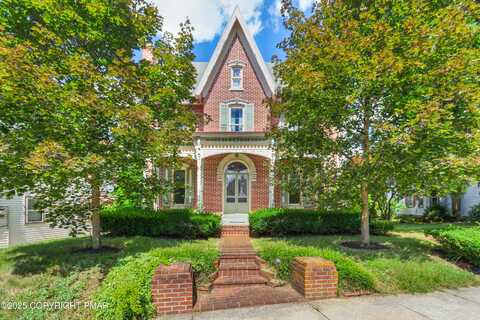 221 Franklin Street, Alburtis, PA 18011