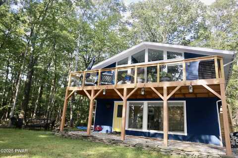 107 Village Lane, Lords Valley, PA 18428