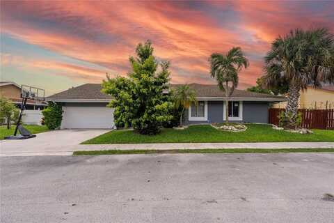 8810 NW Paradise Ct, Tamarac, FL 33321