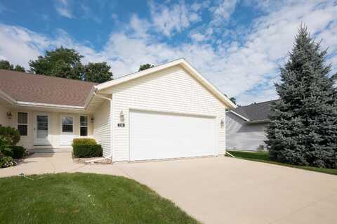 106 COUNTRY Circle, FOND DU LAC, WI 54935