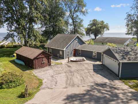1938 COTTAGE Road, LITTLE SUAMICO, WI 54141
