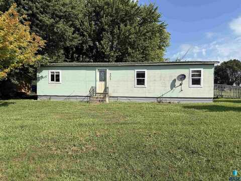 202 Center Ave, Hurley, SD 57036