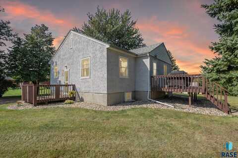 401 S Tessa Ave, Hartford, SD 57033