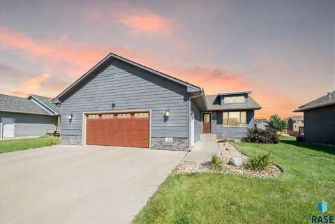 418 Quinn Ave, Harrisburg, SD 57032