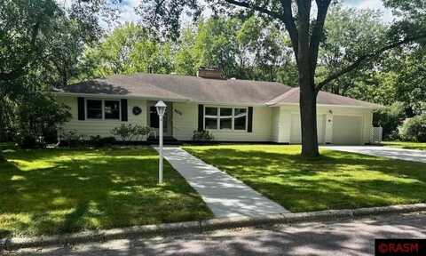 808 Austin Drive, Saint Peter, MN 56082