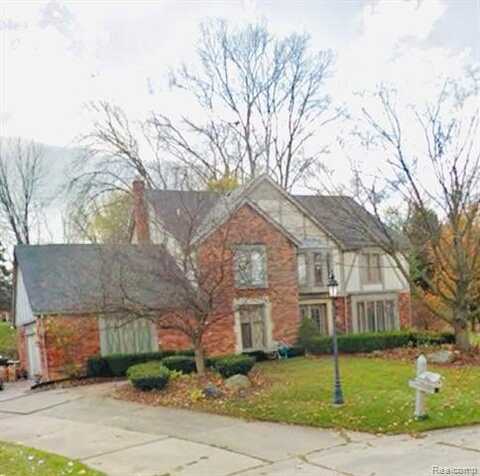 650 Deerfield Court, Rochester Hills, MI 48309