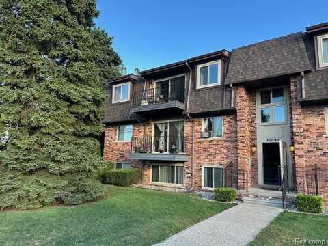 104 Riviera Drive, Saint Clair Shores, MI 48080