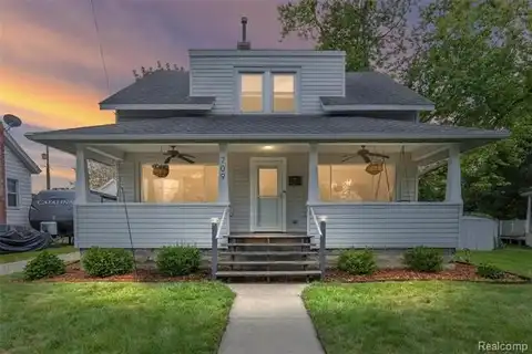 709 E Clinton Street, Howell, MI 48843