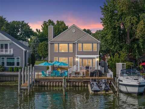 31860 N River Road, Harrison Township, MI 48045