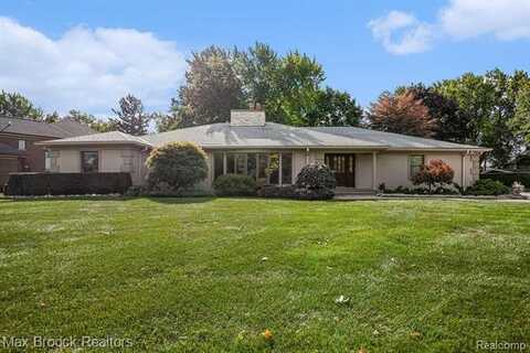 855 N Pemberton Road, Bloomfield Hills, MI 48302
