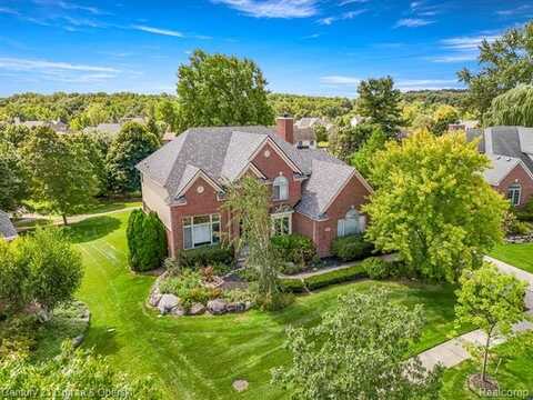 44067 Greenview Lane, Northville, MI 48168