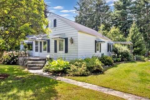1381 Roods Lake Road, Lapeer, MI 48446