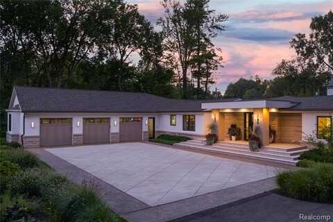 4806 Walnut Lake Road, Bloomfield Hills, MI 48301