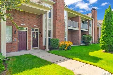 15297 Yale Drive, Clinton Township, MI 48038