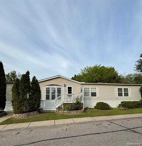 2500 Mann Road, Clarkston, MI 48356