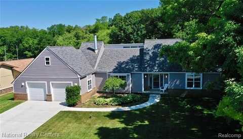 1653 Commerce Pines Drive, Commerce Township, MI 48390