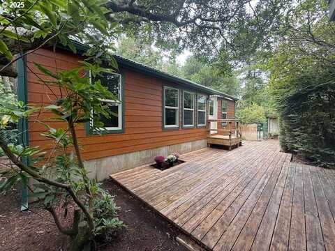 25 SAND DOLLAR DR, Florence, OR 97439
