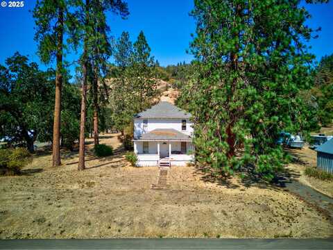 804 NORTH BANK RD, Roseburg, OR 97470