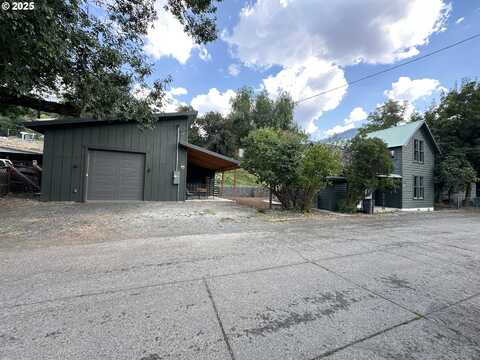 104 CLARK ST, Canyon City, OR 97820