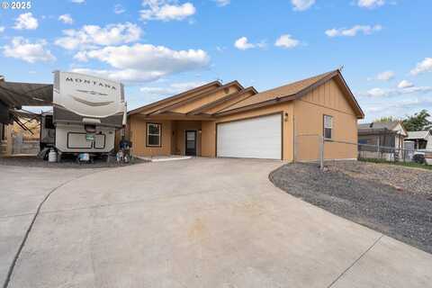 738 E CATHERINE AVE, Hermiston, OR 97838