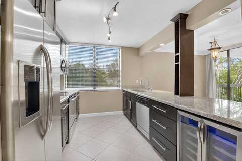 450 Egret Circle, Delray Beach, FL 33444