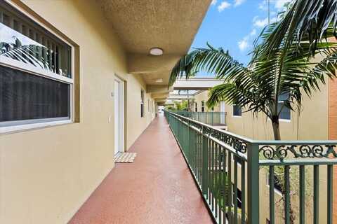 1620 Presidential Way, West Palm Beach, FL 33401