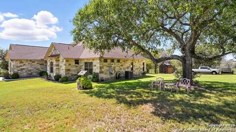 121 Carrizo Ridge, Floresville, TX 78114