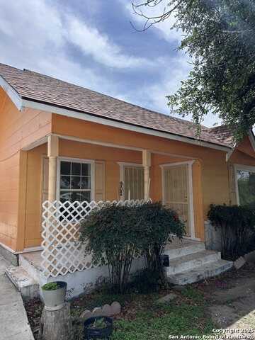 902 W Baetz Blvd, San Antonio, TX 78221