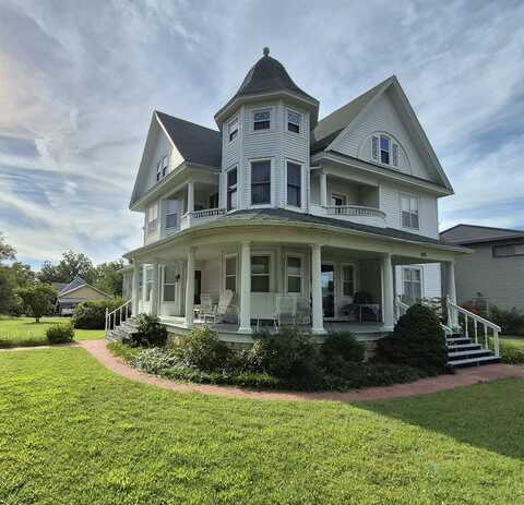 205 N Mulberry St, Eureka, KS 67045