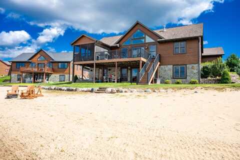N8111 Castaway Drive, New Lisbon, WI 53950