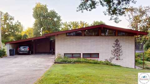 7020 Walnut Circle, Sedalia, MO 65301