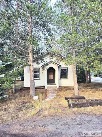940 S 1st E, St Anthony, ID 83445