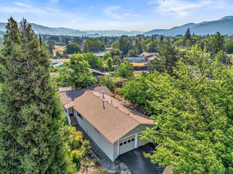 360 Coventry Place, Ashland, OR 97520