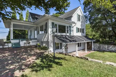 8009 Petersburg Road, Evansville, IN 47725