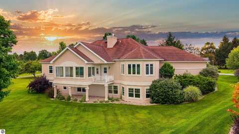 5002 Arrowhead Circle, Williamsburg, MI 49690