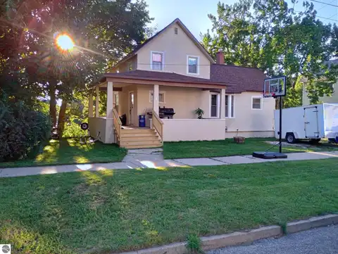 313 Holbrook, Cadillac, MI 49601