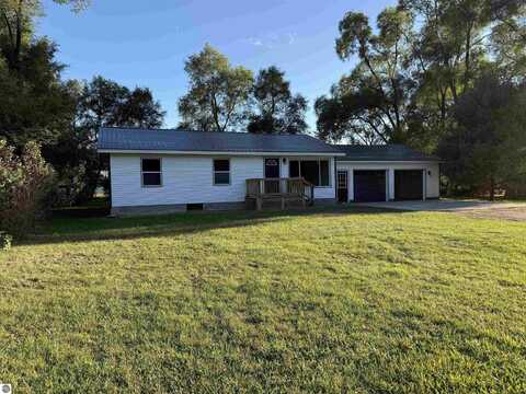3927 W Tyler Road, Alma, MI 48801