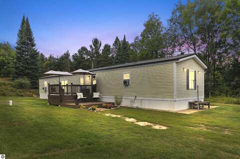 11847 7 Mile Road, Tustin, MI 49688