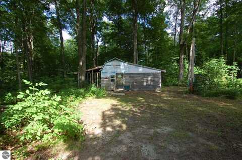 554 Yellowstone Road, Cadillac, MI 49601