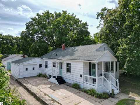 1104 1/2 E Broadway, Mount Pleasant, MI 48858