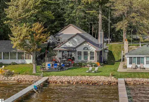 2263 E Lake Mitchell Drive, Cadillac, MI 49601