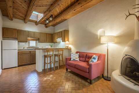 226 Kit Carson A1, Taos, NM 87571